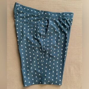 Men’s Peter Millar golf short